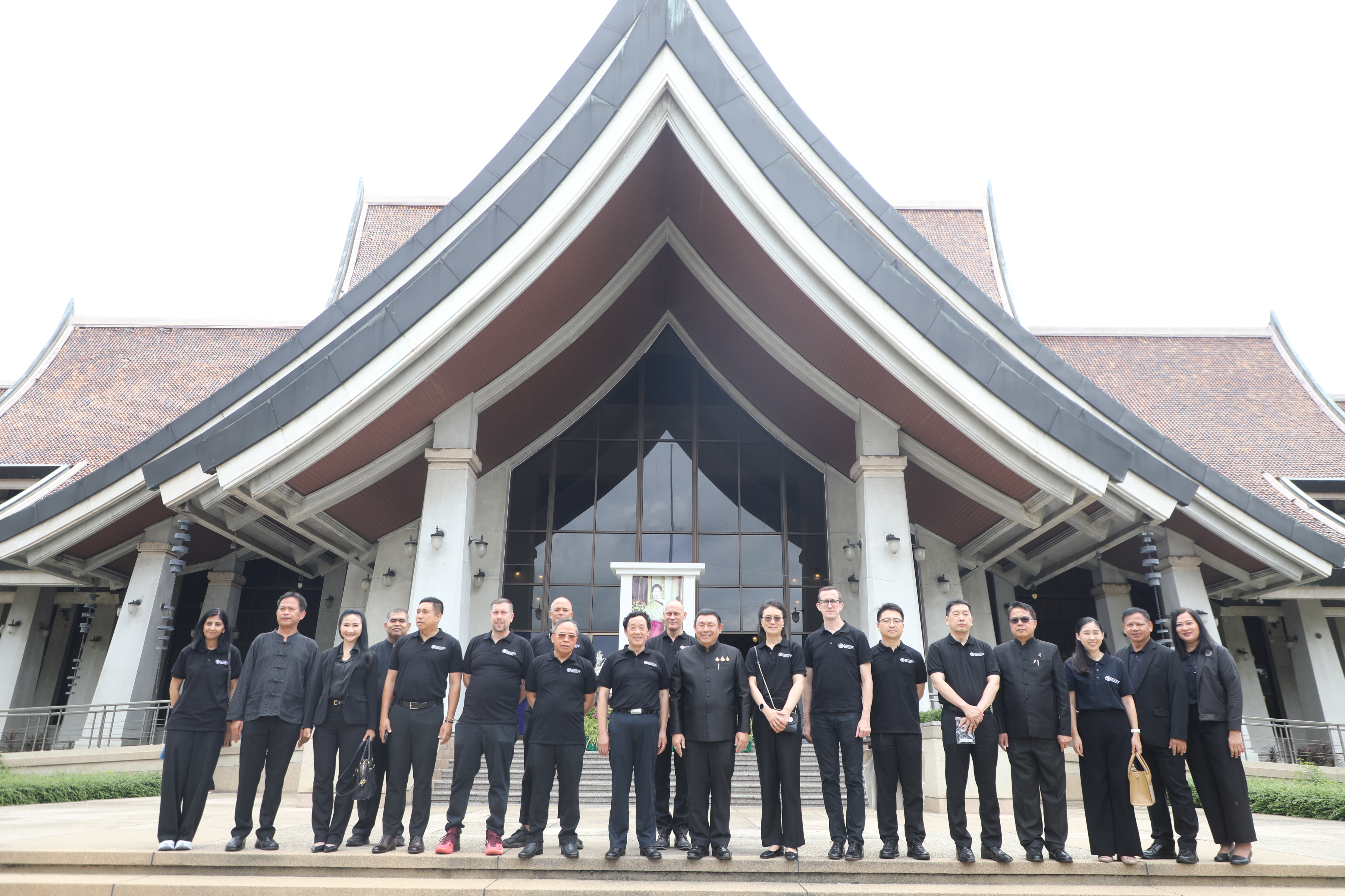 title - ส.ป.ก. เปิดศูนย์ส่งเสริมและพัฒนาอาชีพเสริมนอกภาคเกษตร ต้อนรับผู้อำนวยการใหญ่ FAO แสดงผลงานด้านศิลปวัฒนธรรม
